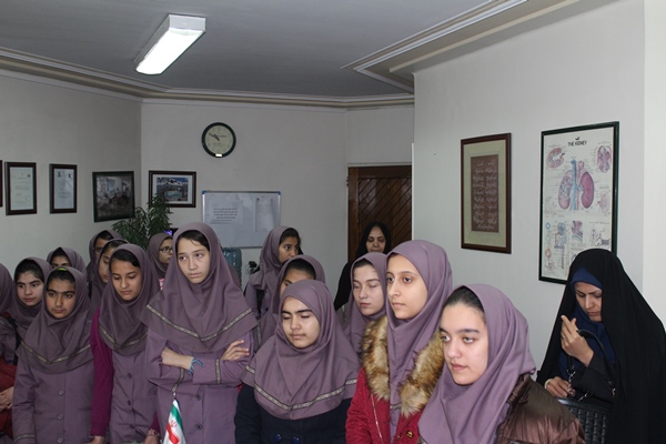 تصاویر بازدید دانش آموزان مدرسه راهنمایی حاجی بهرامی از بخش دیالیز93/12/24 - /files/Rahnemaee haji bahrami/02.jpg