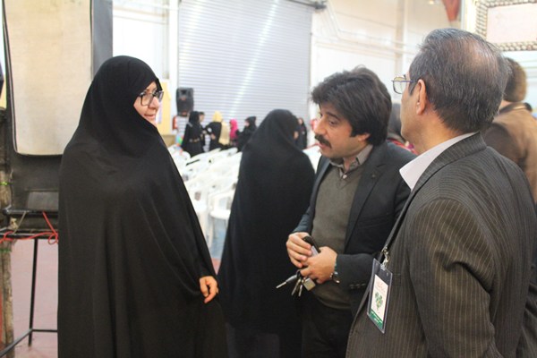 بازدید فاطمه اشدری عضو شورای اسلامی شهر قزوین از دومین نمایشگاه جامع فرهنگ سلامت استان قزوین